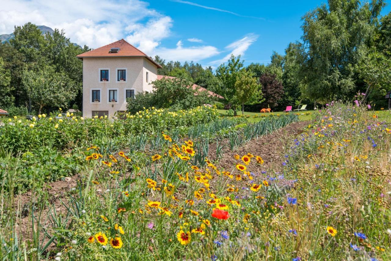 Couette-café La Combe Fleurie Appartements&chambres *