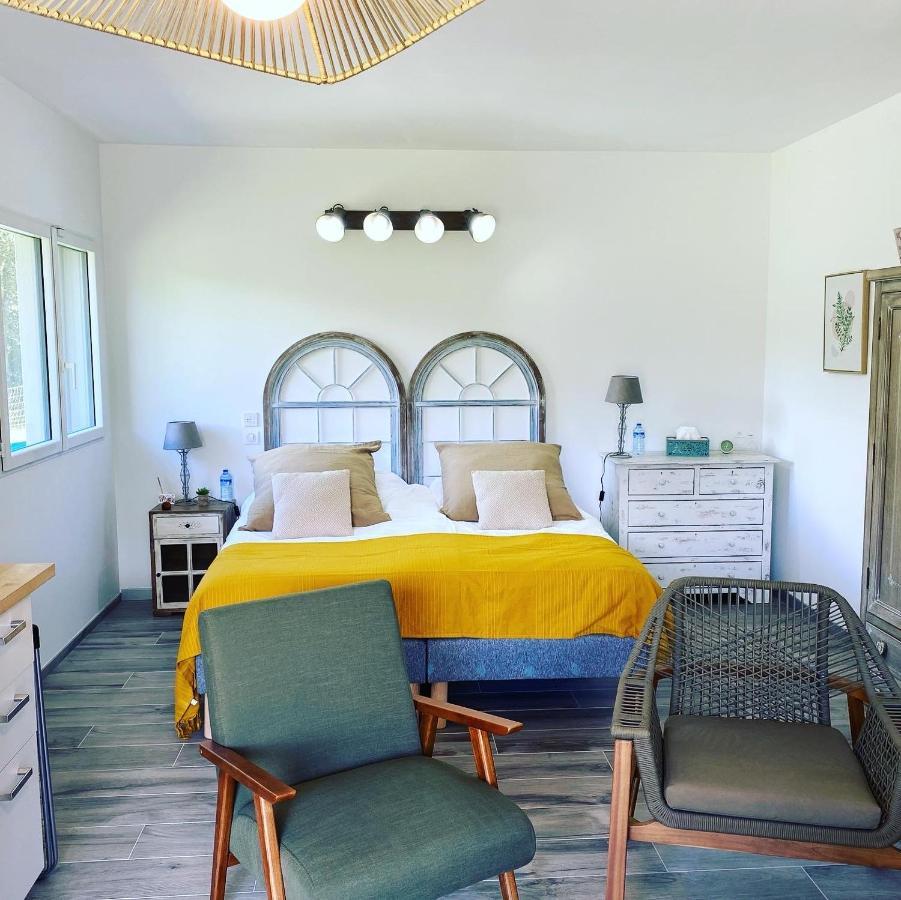Couette-café La Combe Fleurie Appartements&chambres *