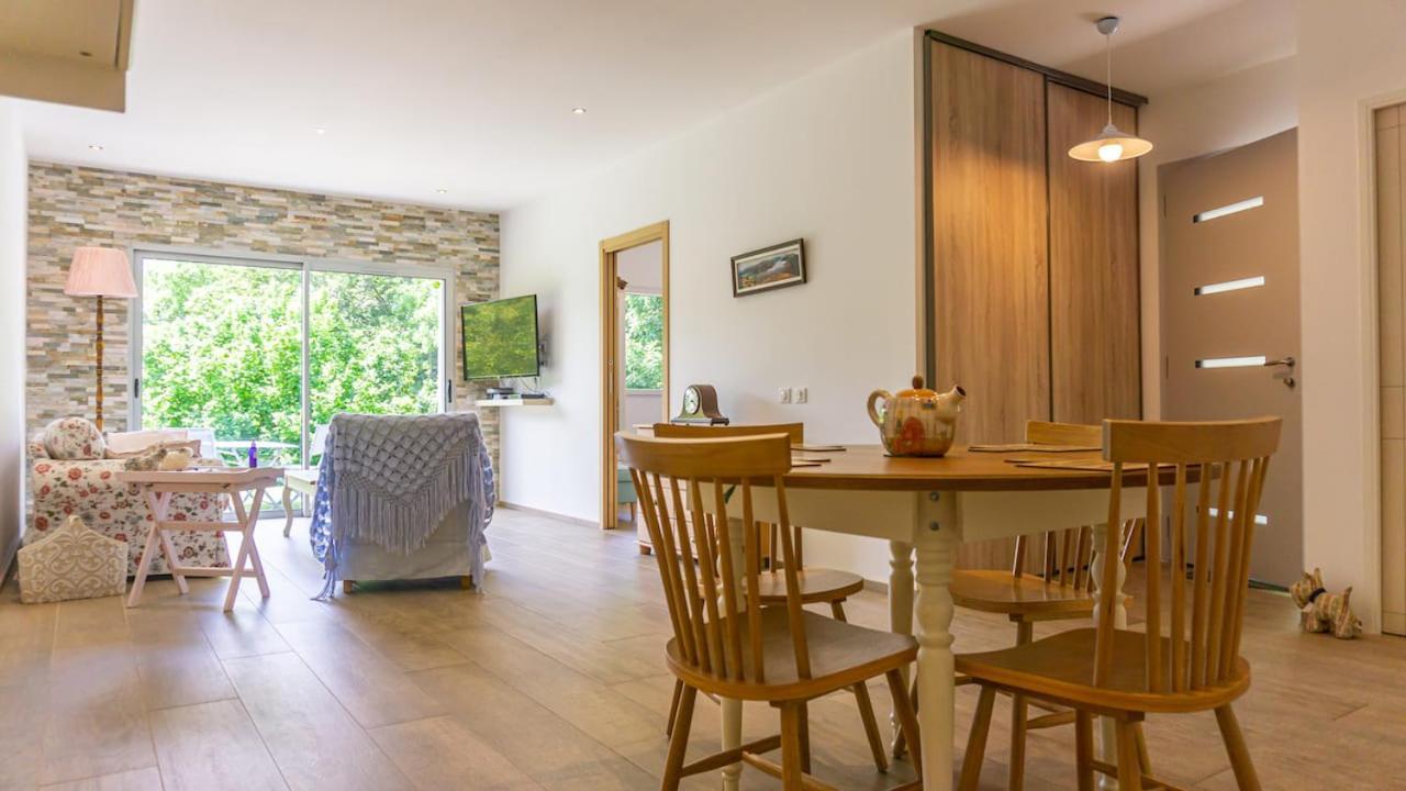 La Combe Fleurie Appartements&chambres Couette-café
